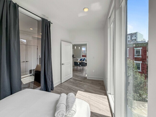 Building Photo - 1214 N American St