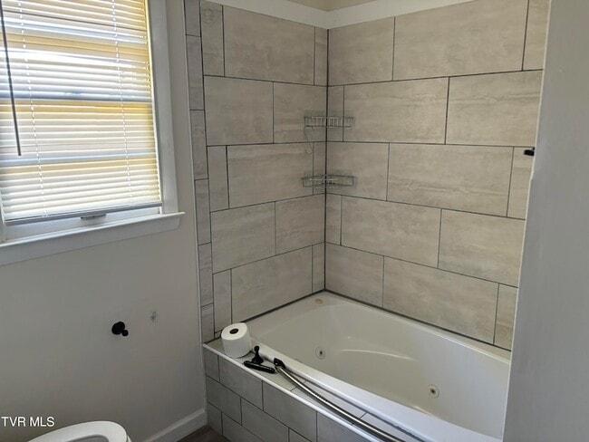 Building Photo - 2703 W Walnut St