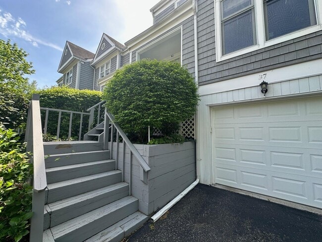 Building Photo - 37 Sea Ct Ln