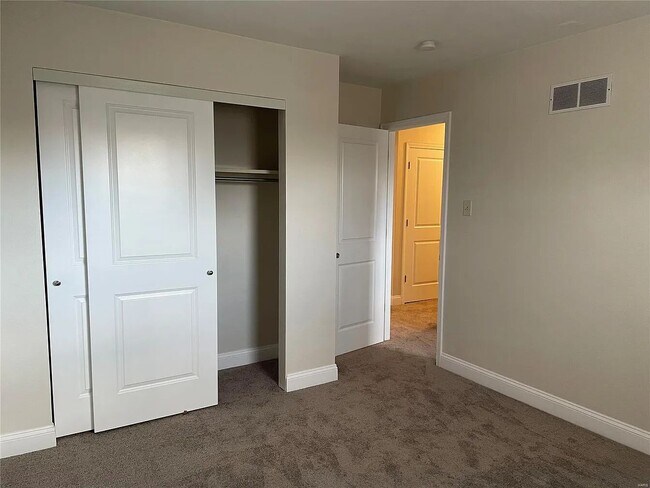 Building Photo - 711 Plankway Dr