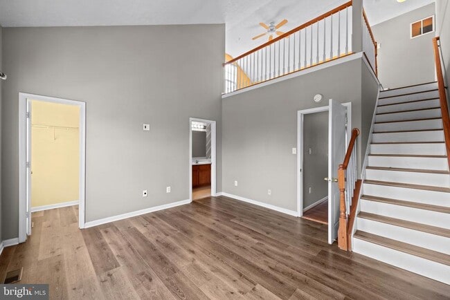 Building Photo - 8833 Hawthorne Ct