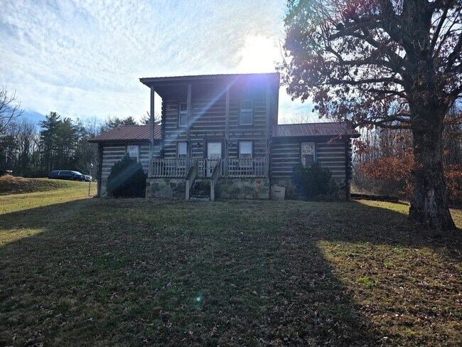 Building Photo - Cozy 3BR/2BA Cabin with Stunning Mountain Views