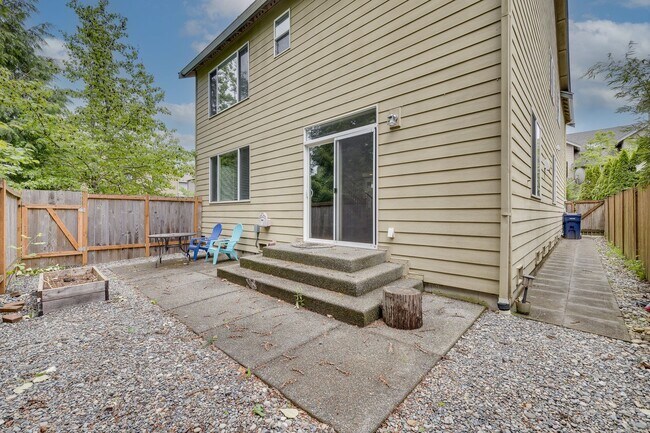 Building Photo - 4 Bedroom PLUS Bonus Room at Carriage Park...