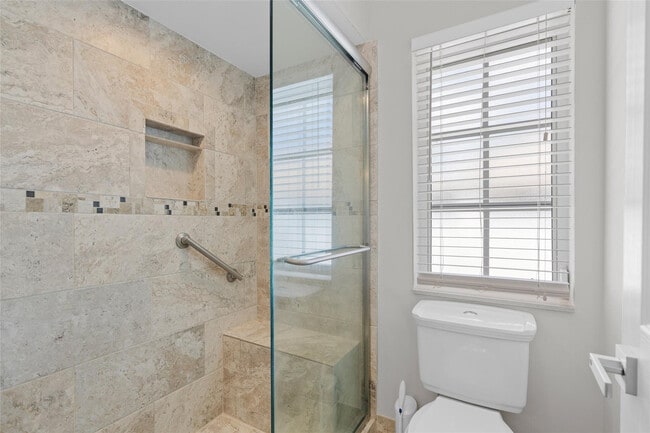 Building Photo - 9010 Gardens Glen Cir