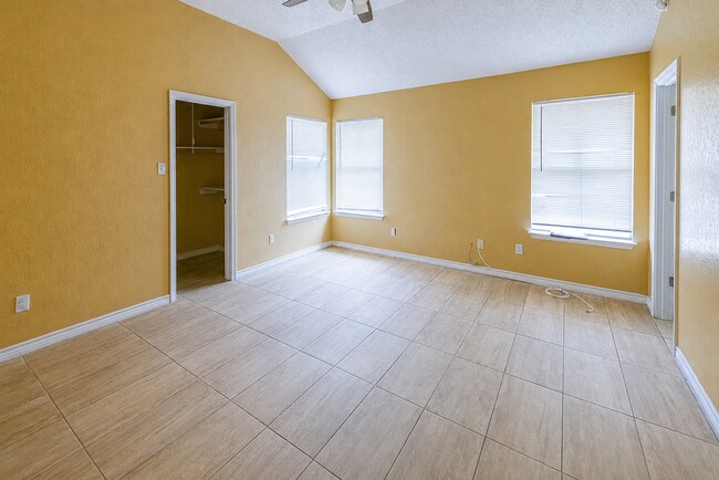 Building Photo - 2308 Woodlands Dr