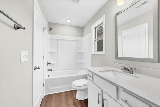 Building Photo - 420 S 2nd St