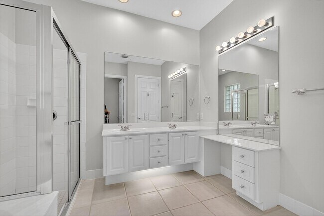 Building Photo - 121 Savona Dr