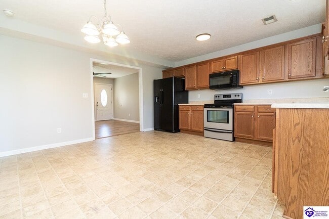 Building Photo - 134 Twin Lakes Dr