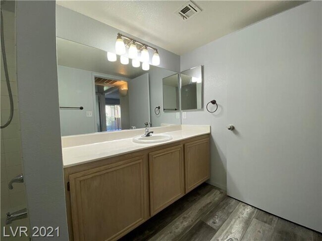 Building Photo - Cozy 1-Bed Condo in Gated 89128 Community ...