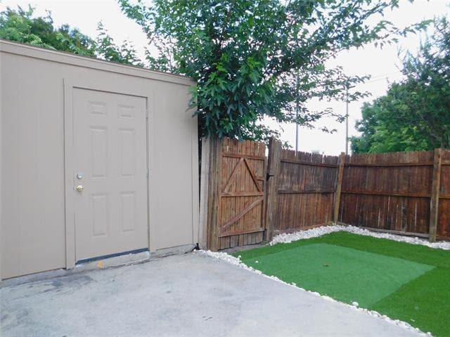 Building Photo - 9258 Burbank Dr