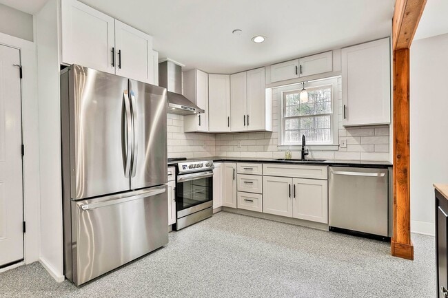 Building Photo - Fully Renovated 4BR Ranch Steps From Serenbe!!! Privacy, Nature & Modern Living