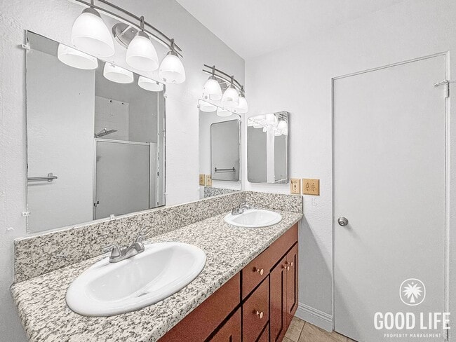 Building Photo - Charming 2BD/2BA Condo in El Cajon W/ A/C, W/D, Front/Back Patio, & Community Pool!