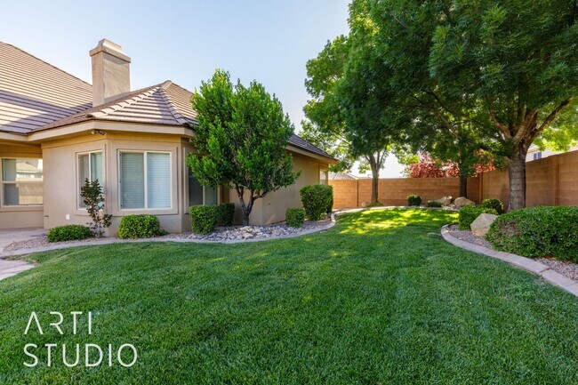 Building Photo - 4 Bedroom. 2/5 Bathroom Home in Meadow Val...