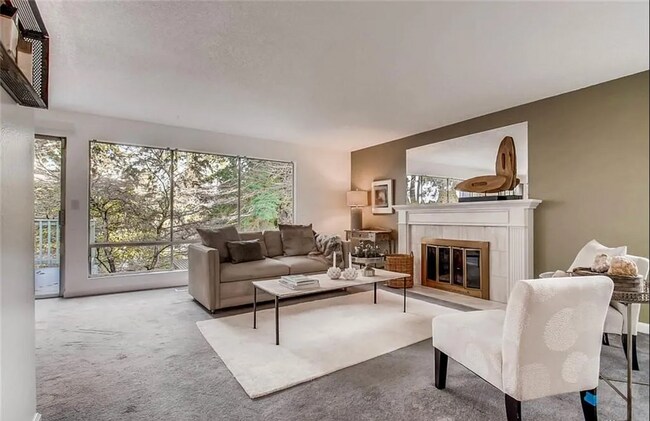 Building Photo - Spacious 5BR Home in Wild Tree – Ideal for Multi-Generational Living!