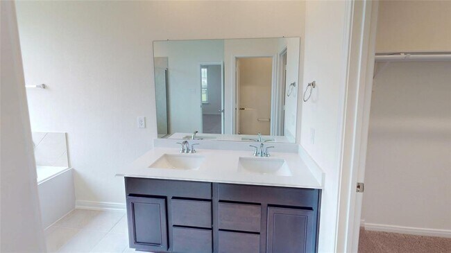 Building Photo - 4809 Sun Fls Dr