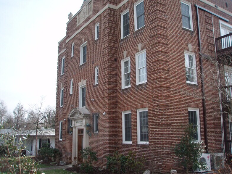 Building Photo - 616 5th Ave W