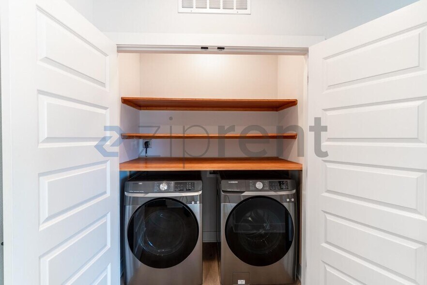 Building Photo - Unit 523