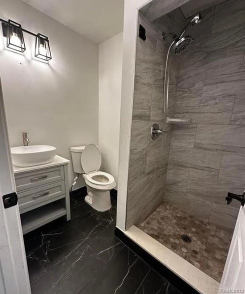 Building Photo - 12851 Saratoga St