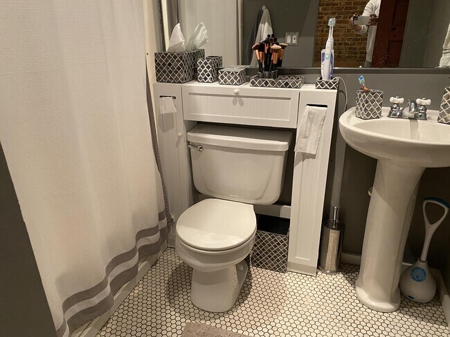 Building Photo - 215 Mitchell St SW