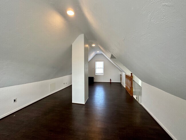 Building Photo - 148 Orange St