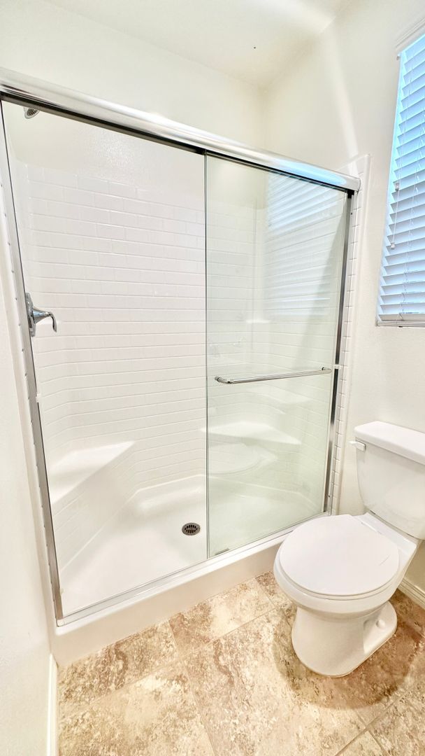 Building Photo - Beautiful, Stand Alone Condo in Resort-lik...