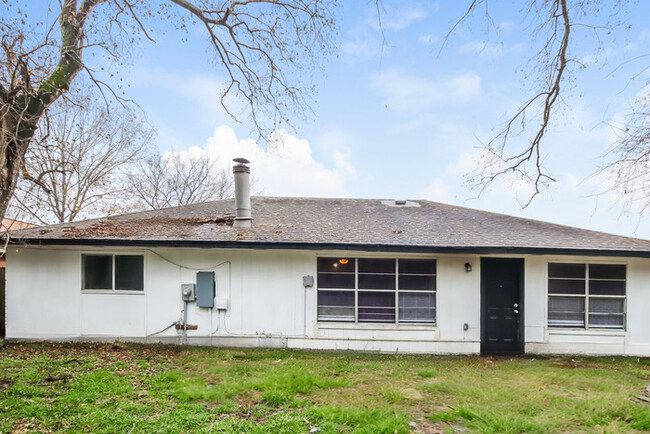 Building Photo - 6615 Brookgate Dr