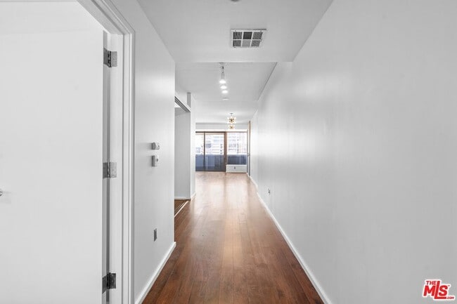 Building Photo - 1155 S Grand Ave