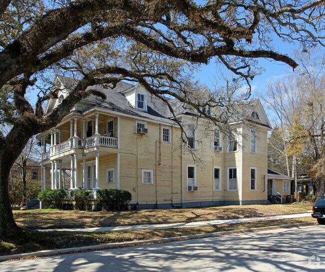 Building Photo - 1700 Dauphin St