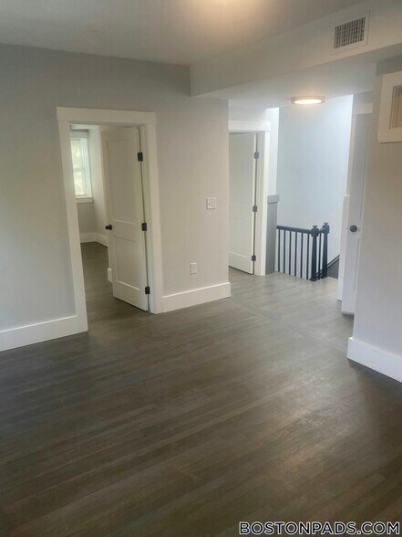 Building Photo - 118 Marginal St