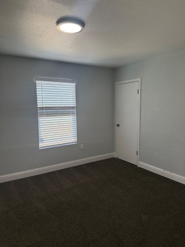 Building Photo - Charming 4-Bedroom, 2-Bath Country Home wi...