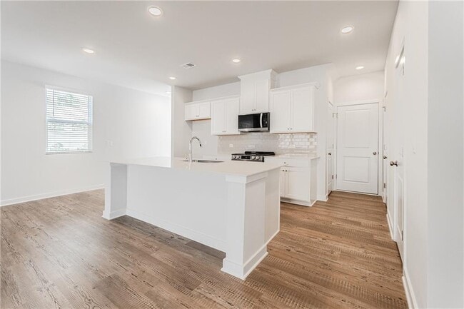 Building Photo - 7325 Mulberry St