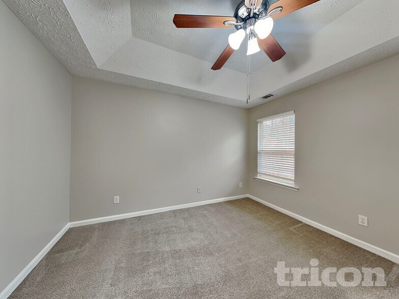 Building Photo - 1049 Octavia Ct