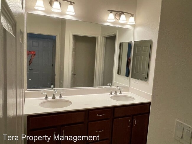 Building Photo - 3 br, 3 bath House - 1506 McCandless Dr