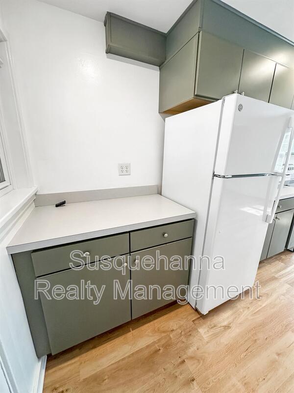 Building Photo - 169 Engle Ln