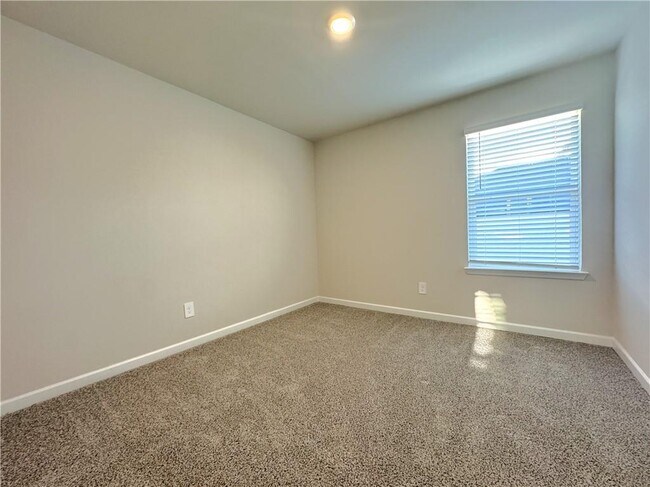 Building Photo - 823 Misty Holw Trl