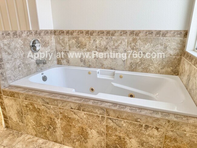 Building Photo - 4 Bed 2.5 Bath With Solar Panels In Copper...