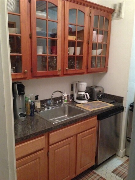Primary Photo - 452 Beacon St