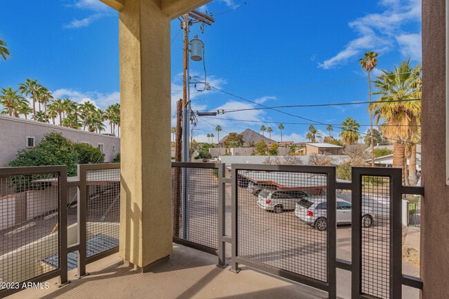 Building Photo - 4816 N Woodmere Fairway