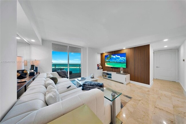 Building Photo - 2101 Brickell Ave