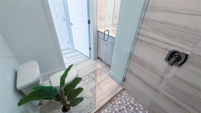 Building Photo - 230 SW 170th Ave