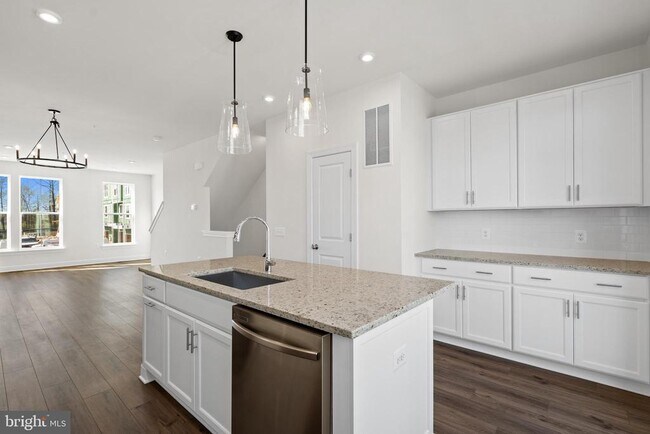 Building Photo - 596 Watermans Dr