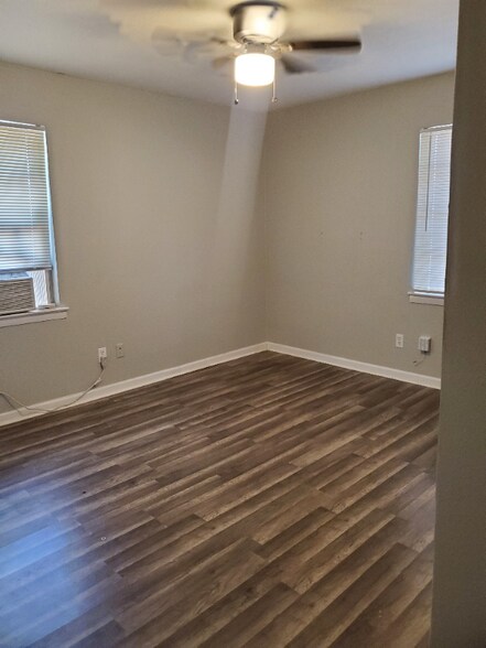 Building Photo - 1717 Magnolia Dr