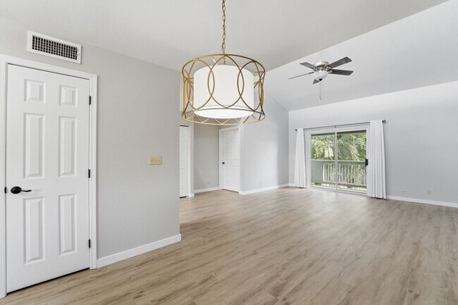 Building Photo - Fully Updated 2 Bed Mesa Condo | Quartz Counters + Pool & Spa