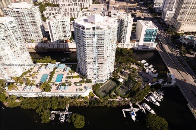 Building Photo - 16400 Collins Ave