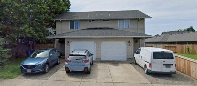 Building Photo - 3bd, 2ba - Lease Now!