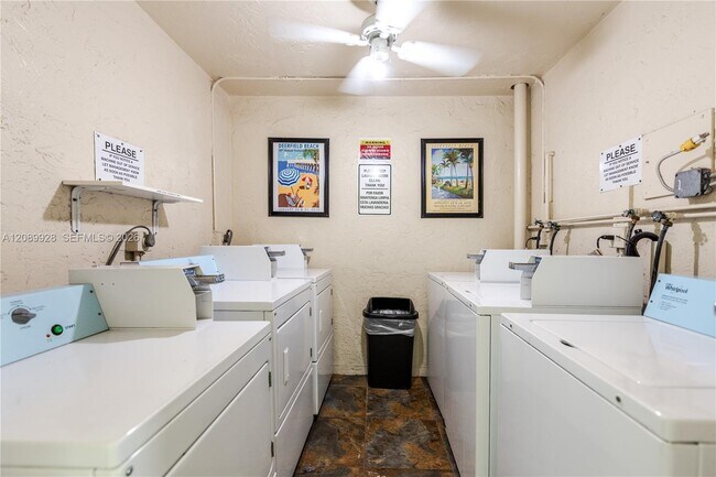 Building Photo - 9949 Sandalfoot Blvd