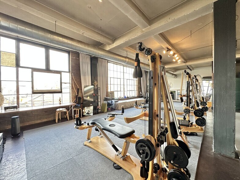 Building Photo - 3144 W Carroll Ave