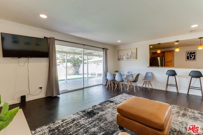 Building Photo - 11257 Collett Ave