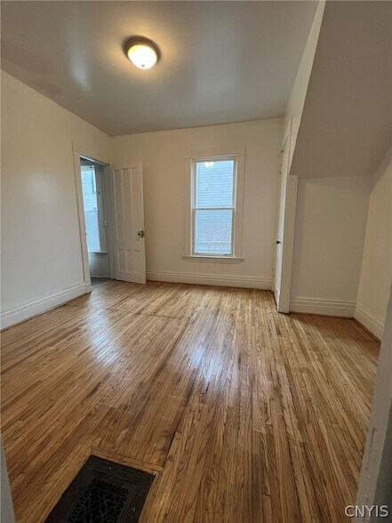 Building Photo - 229 Kellogg St