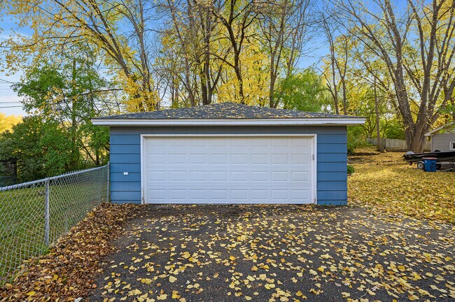 Building Photo - 1524 Aquila Ave N